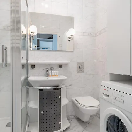 One Bedroom With Balcony In By Renters * 波兹南