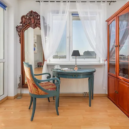 公寓 One Bedroom With Balcony In By Renters *