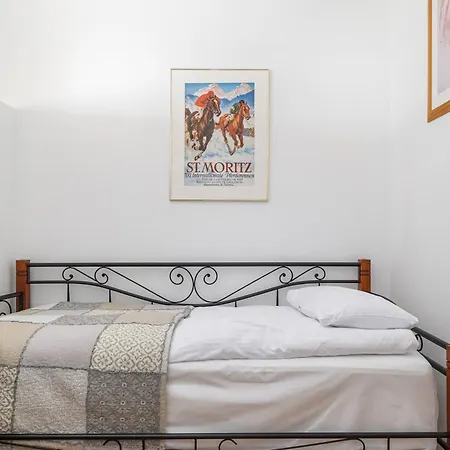 公寓 One Bedroom With Balcony In By Renters