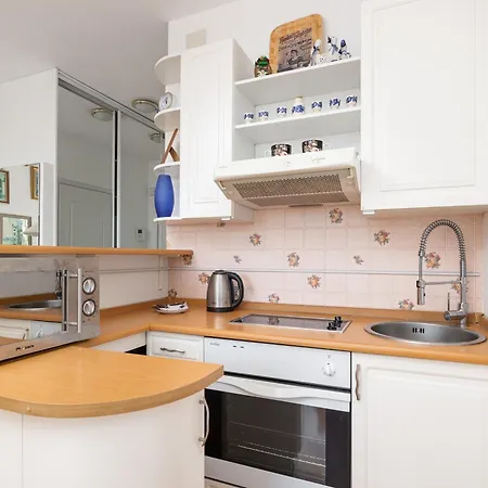 One Bedroom With Balcony In By Renters *